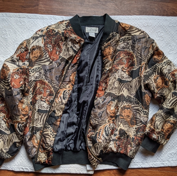 Vintage Silk Bomber Jacket covered in Animals!! - Picture 5 of 6